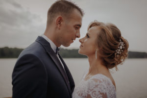 sesja poslubna  plener jezioro plaza las Chomiaza Szlachecka fotograf na slub wesele Światło i Emocje (12)