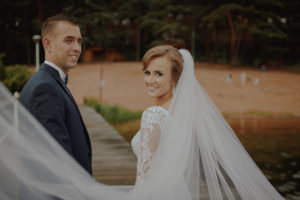 sesja poslubna  plener jezioro plaza las Chomiaza Szlachecka fotograf na slub wesele Światło i Emocje (19)