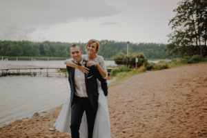 sesja poslubna  plener jezioro plaza las Chomiaza Szlachecka fotograf na slub wesele Światło i Emocje (23)