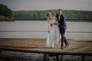 sesja poslubna  plener jezioro plaza las Chomiaza Szlachecka fotograf na slub wesele Światło i Emocje (39)