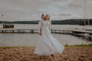 sesja poslubna  plener jezioro plaza las Chomiaza Szlachecka fotograf na slub wesele Światło i Emocje (44)