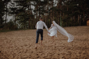 sesja poslubna  plener jezioro plaza las Chomiaza Szlachecka fotograf na slub wesele Światło i Emocje (46)