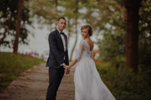 sesja poslubna  plener jezioro plaza las Chomiaza Szlachecka fotograf na slub wesele Światło i Emocje (5)