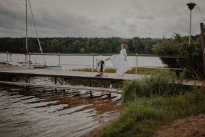 sesja poslubna  plener jezioro plaza las Chomiaza Szlachecka fotograf na slub wesele Światło i Emocje (54)