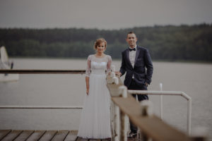 sesja poslubna  plener jezioro plaza las Chomiaza Szlachecka fotograf na slub wesele Światło i Emocje (6)