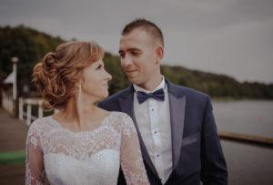 sesja poslubna  plener jezioro plaza las Chomiaza Szlachecka fotograf na slub wesele Światło i Emocje (9)